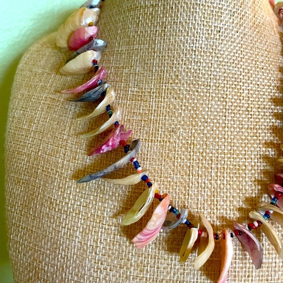 Stunning Boho Pink and Tan Shell Necklace - Picture 5 of 6